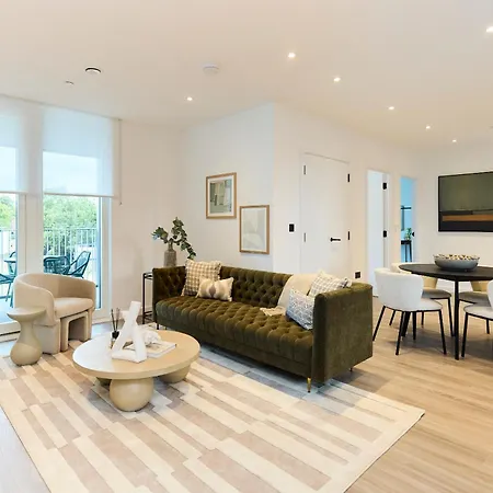The Tottenham Retreat - Homely 2Bdr Flat With Balcony